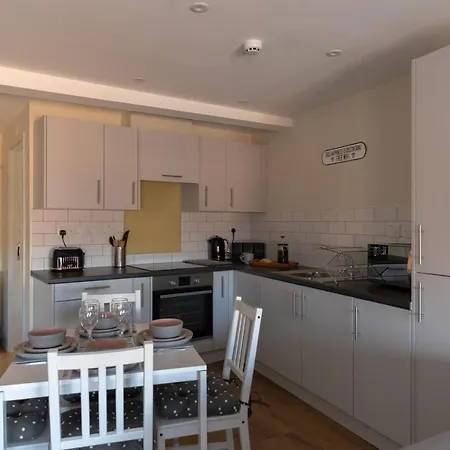 Apartment 9, Isabella House, Aparthotel, By Rentmyhouse Hereford Exterior photo