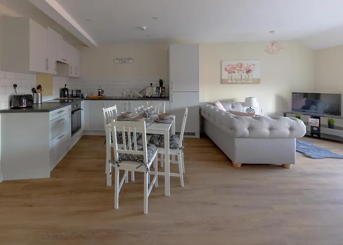 Apartment 9, Isabella House, Aparthotel, By Rentmyhouse