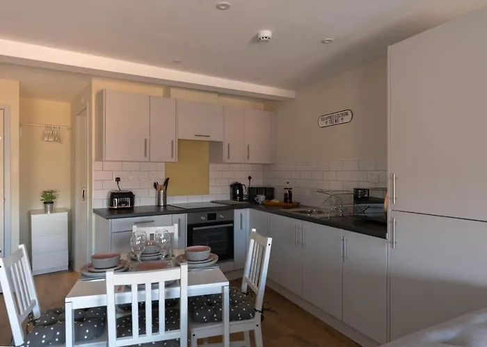 Apartment 9, Isabella House, Aparthotel, By Rentmyhouse