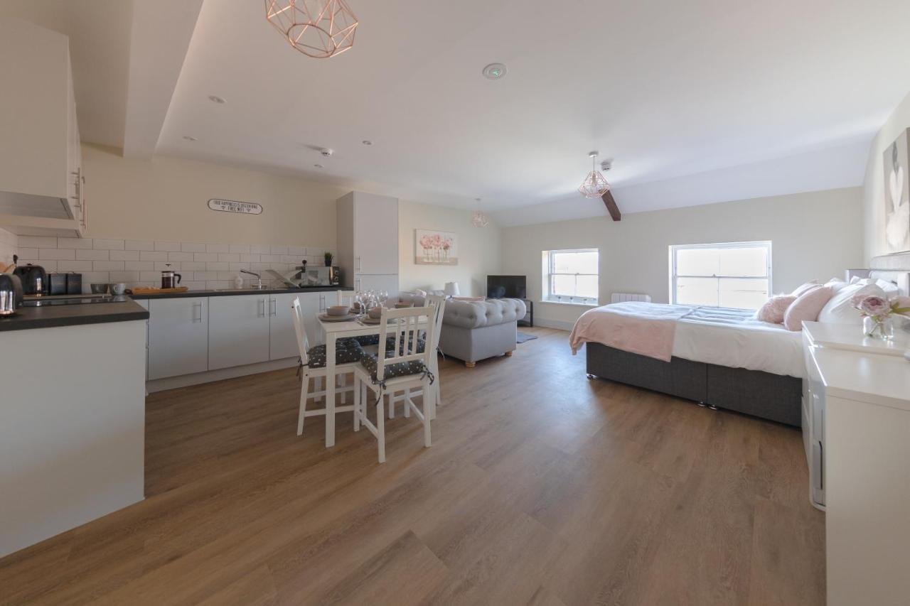 Apartment 9, Isabella House, Aparthotel, By Rentmyhouse *
