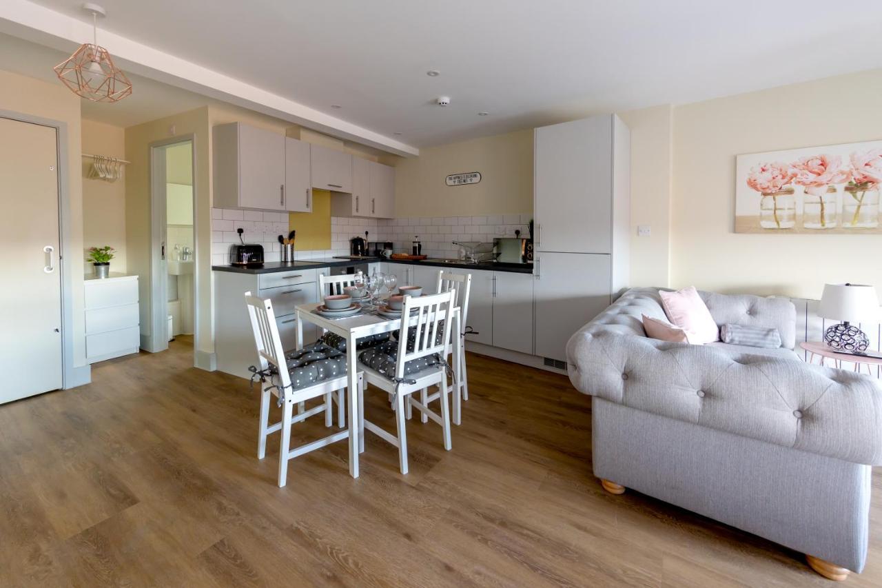 9, Isabella House, Aparthotel, By Rentmyhouse Apartment